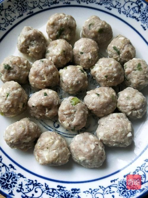 蒸好的肉圆取8个