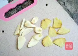 Illustration of how to make spicy shrimps in Qinxiang dry pot 3