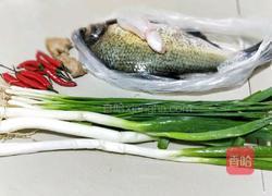 川味清蒸武昌鱼的做法图解1