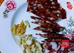 懒人腊肠土豆胡萝卜闷饭的做法图解1