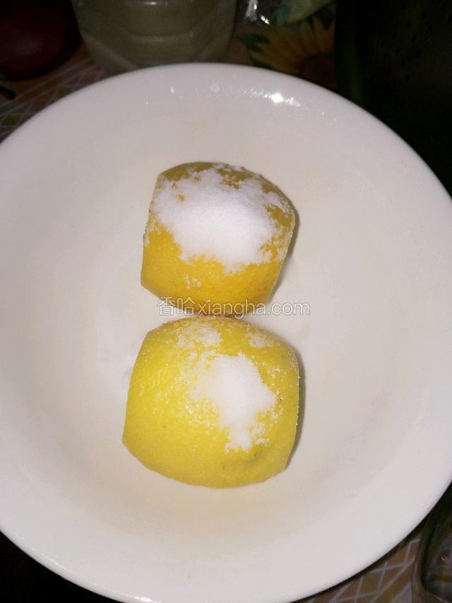 柠檬加盐搓去表皮果蜡