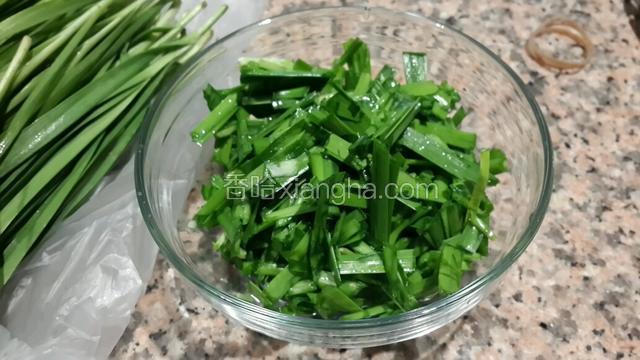 韭菜切小段