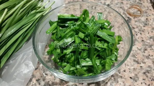 韭菜切小段