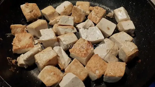 翻面煎上色