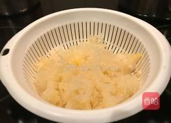 川贝冰糖炖银耳雪梨汤的做法图解6
