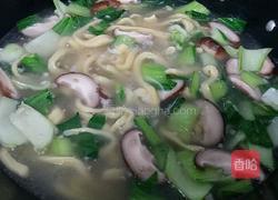 青菜香菇玉米面条的做法图解8