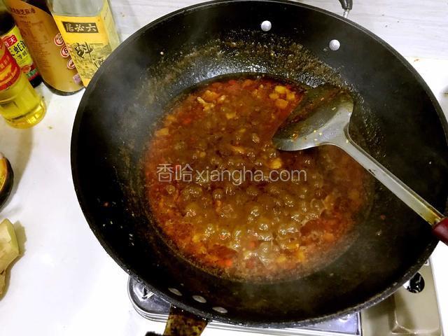 放入适量清水。