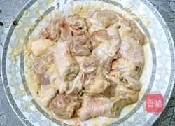 鲁菜大师蒋家常菜黄闷菠萝鸡块的做法图解2