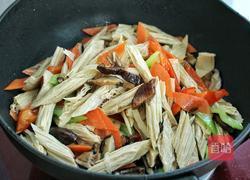 杂蔬香菇烧腐竹的做法图解8