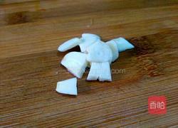 杏鲍菇炒鸡丁的做法图解3