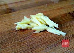 杏鲍菇炒鸡丁的做法图解4