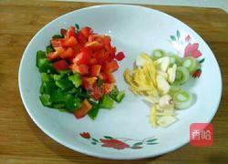 杏鲍菇炒鸡丁的做法图解7