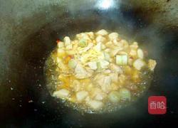 杏鲍菇炒鸡丁的做法图解18