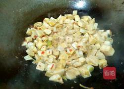 杏鲍菇炒鸡丁的做法图解20