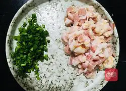 Illustration of how to make bacon and egg fried rice 6