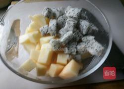 鲜果炒鸡丁的做法图解1