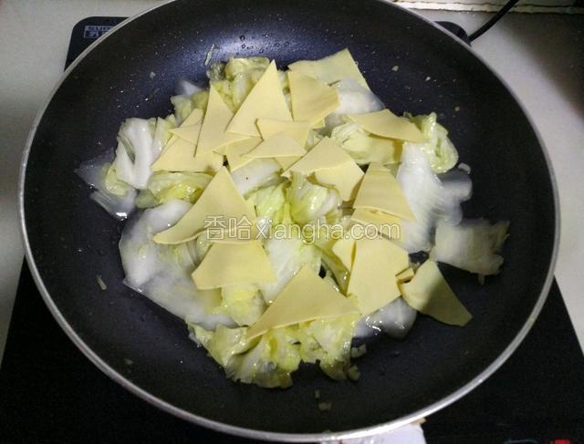 放入干豆腐