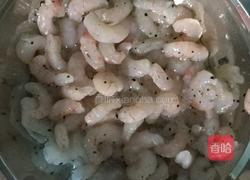 避风塘虾仁的做法图解1