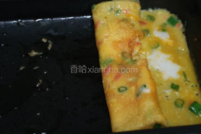 等表面微干向前卷起来