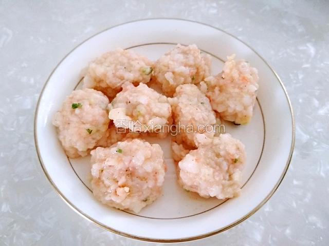 鲜香软嫩的虾滑做好了。