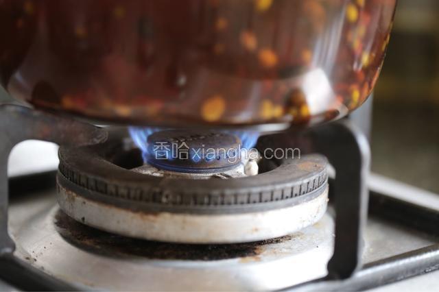 再次大火煮沸，转小火熬煮。