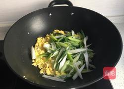 小葱炒鸡蛋的做法图解3