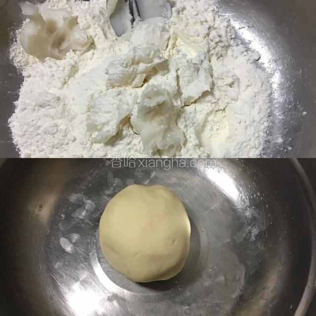 油酥制作：把油酥材料全部放入盆里，用手和成没有干粉的面团，放入盆里盖保鲜膜松弛20分钟。