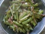 家常芹菜炒肉片