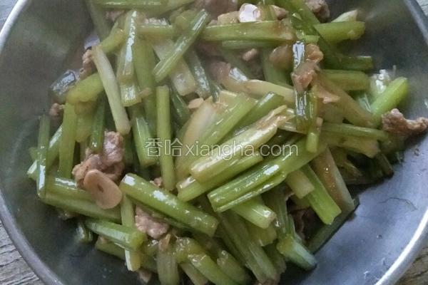 家常芹菜炒肉片