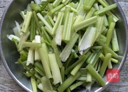 家常芹菜炒肉片的做法图解1