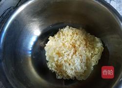 莲子银耳羹的做法图解2