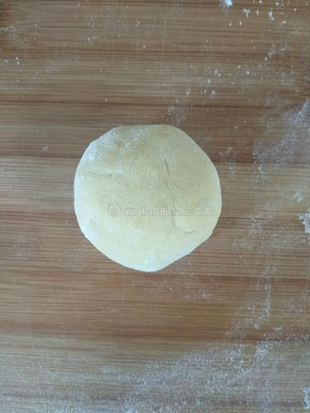 取一个小剂子搓圆