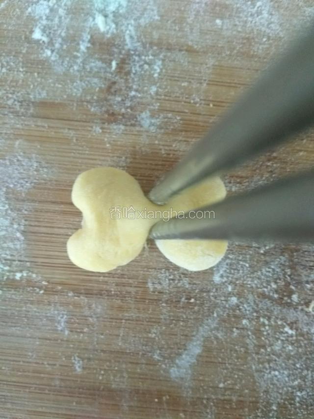 用筷子夹成小花