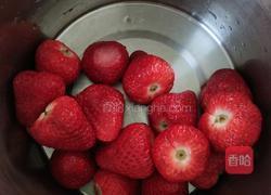 自制草莓果酱的做法图解1