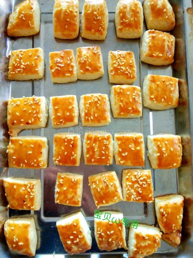 烤箱200°预热十分钟，放入烤箱烤十分钟，烤好以后取出放凉;