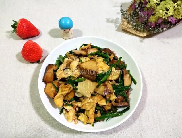 蒜苗炒鸡蛋香干