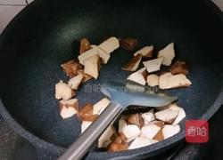 蒜苗炒鸡蛋香干的做法图解6