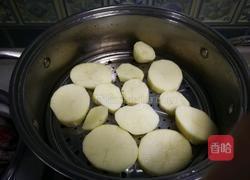 五彩奶香土豆泥的做法图解2