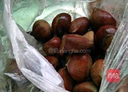 板栗炖鸡的做法图解2