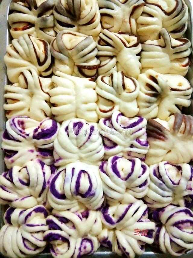 让面包自然发酵至两倍大。