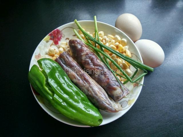 准备食材并洗净。