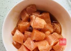 彩椒炒鸡丁的做法图解1