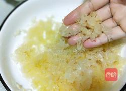 蜂蜜莲子银耳汤的做法图解5