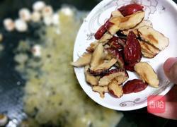 蜂蜜莲子银耳汤的做法图解6
