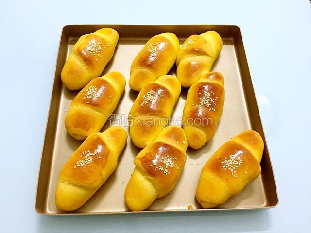 烤好取出晾至手温密封保存