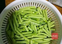 豆角闷茄子的做法图解2