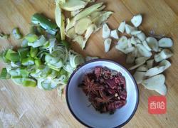 小鸡炖蘑菇粉条的做法图解2