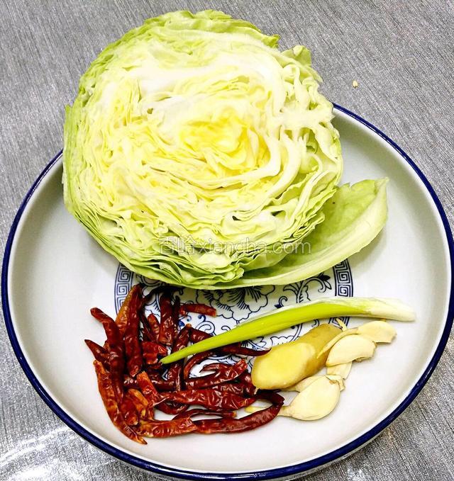 圆白菜，干红辣椒，葱姜蒜，