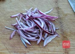 黑椒蘑菇培根炒意面的做法图解3