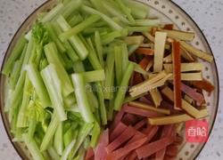 西芹火腿的做法图解1